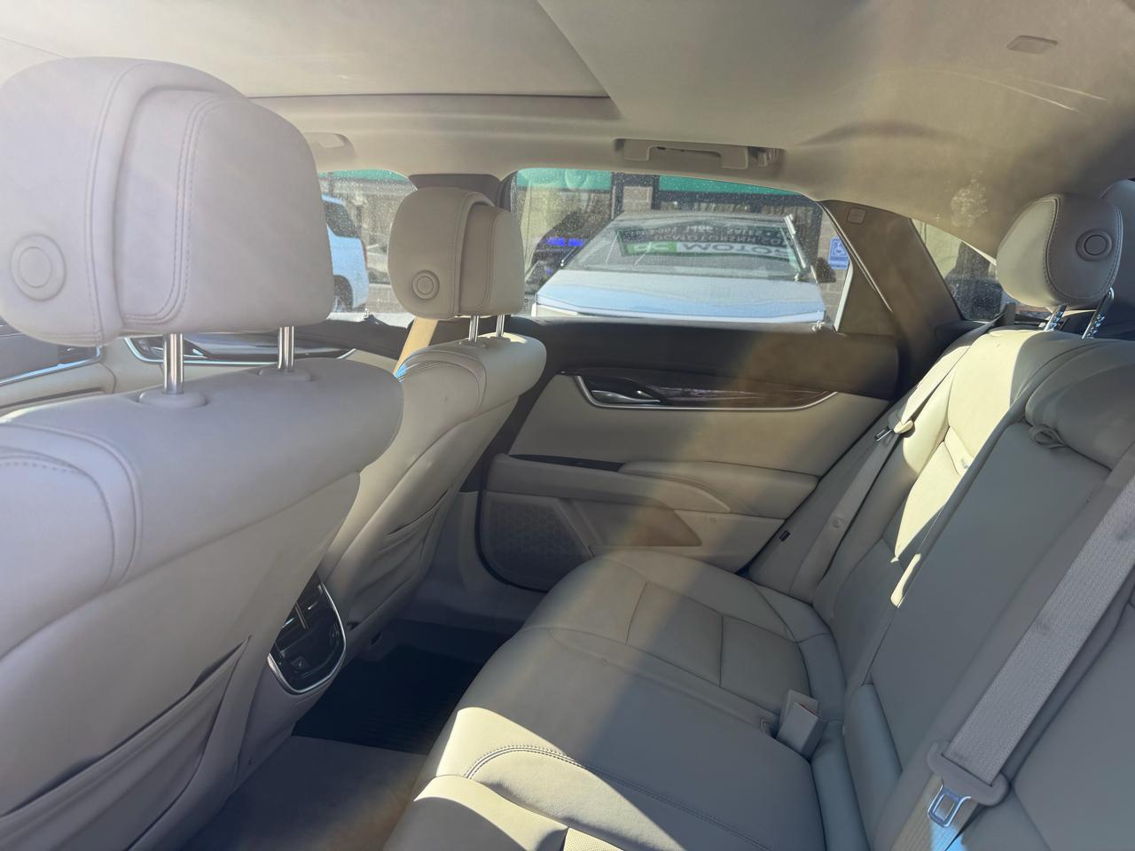 Cadillac XTS 4dr Sdn Luxury FWD 2013