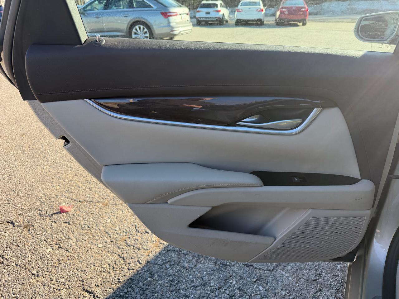 Cadillac XTS 4dr Sdn Luxury FWD 2013