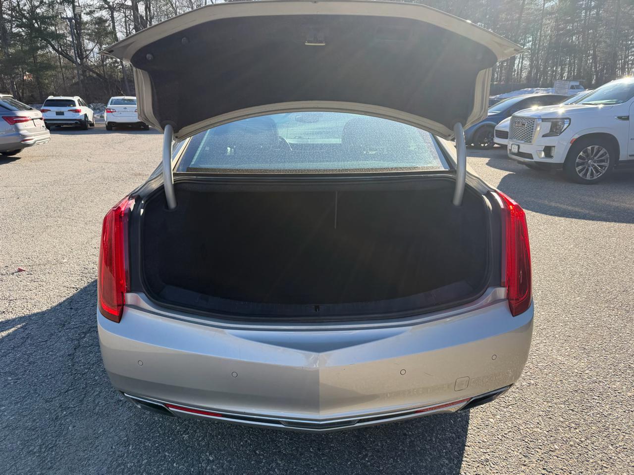 Cadillac XTS 4dr Sdn Luxury FWD 2013