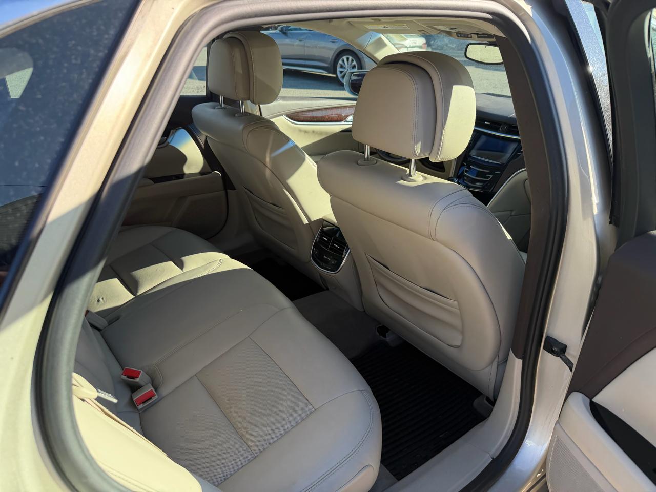 Cadillac XTS 4dr Sdn Luxury FWD 2013