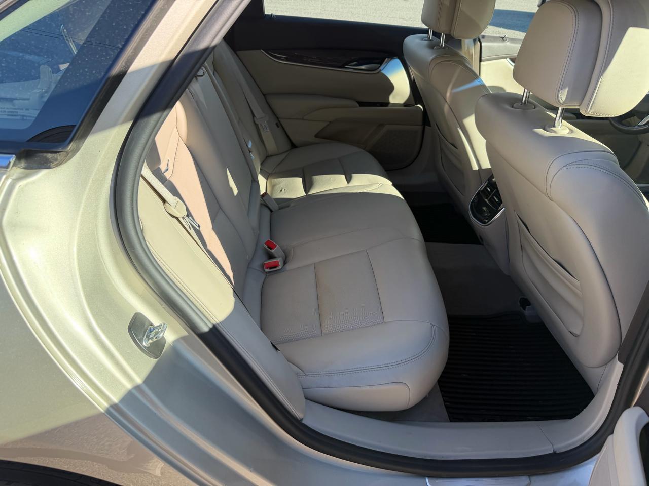 Cadillac XTS 4dr Sdn Luxury FWD 2013