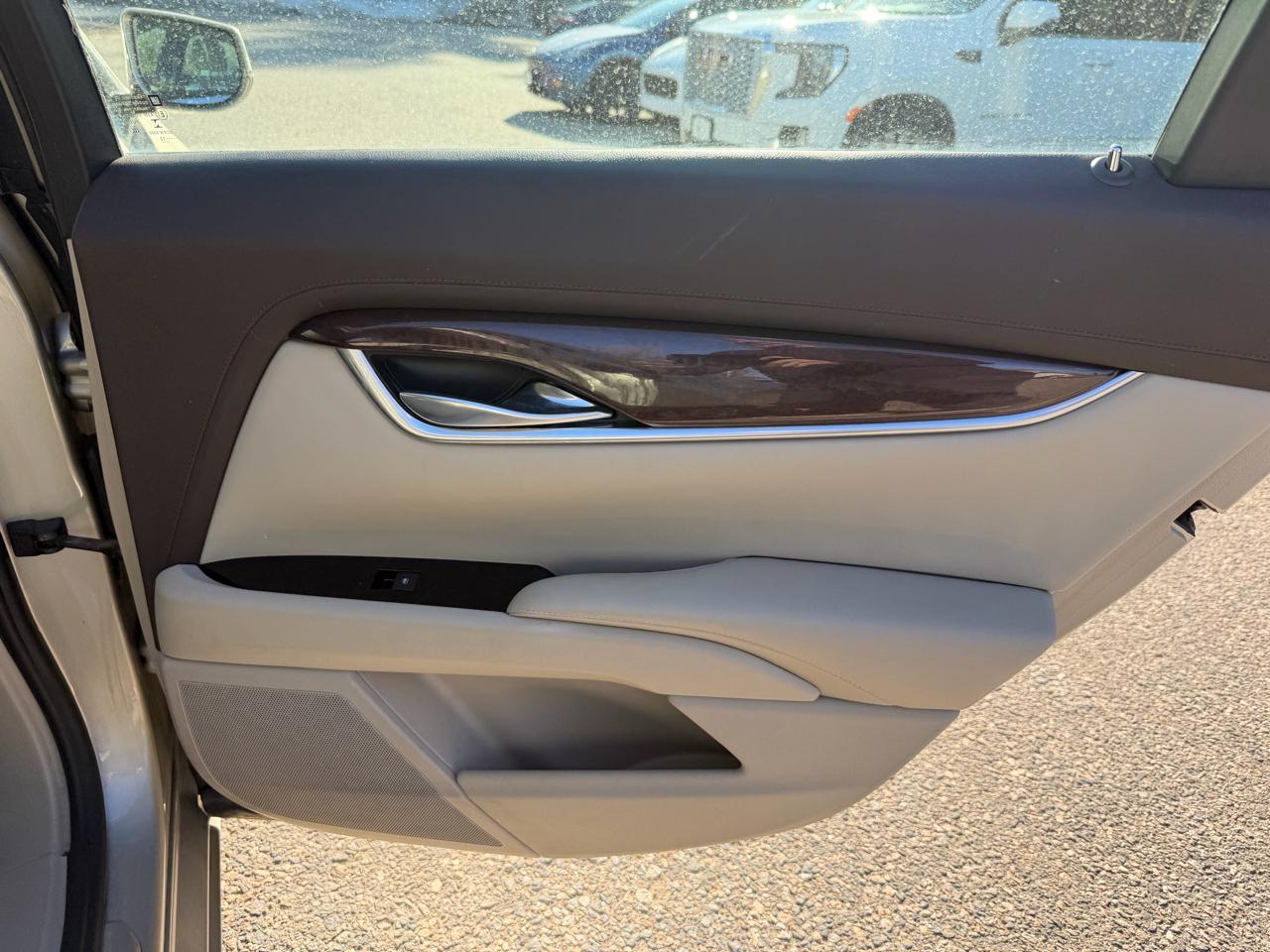 Cadillac XTS 4dr Sdn Luxury FWD 2013