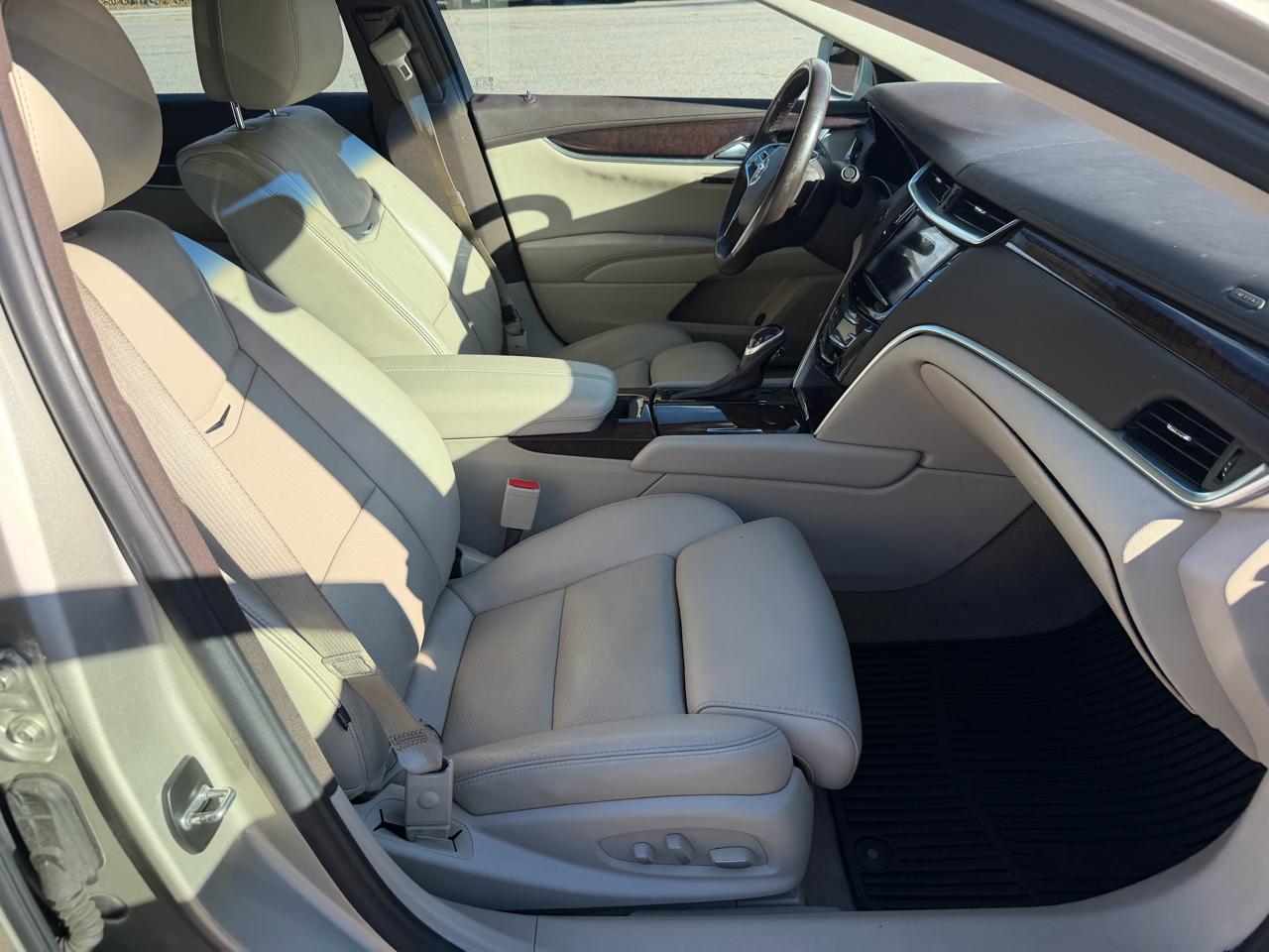 Cadillac XTS 4dr Sdn Luxury FWD 2013