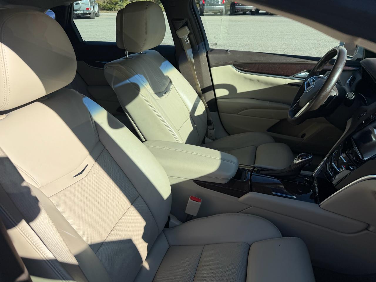 Cadillac XTS 4dr Sdn Luxury FWD 2013