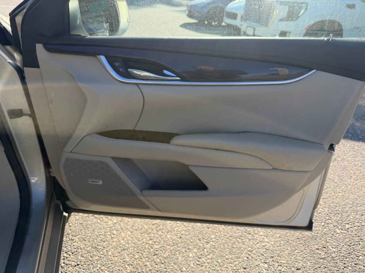 Cadillac XTS 4dr Sdn Luxury FWD 2013