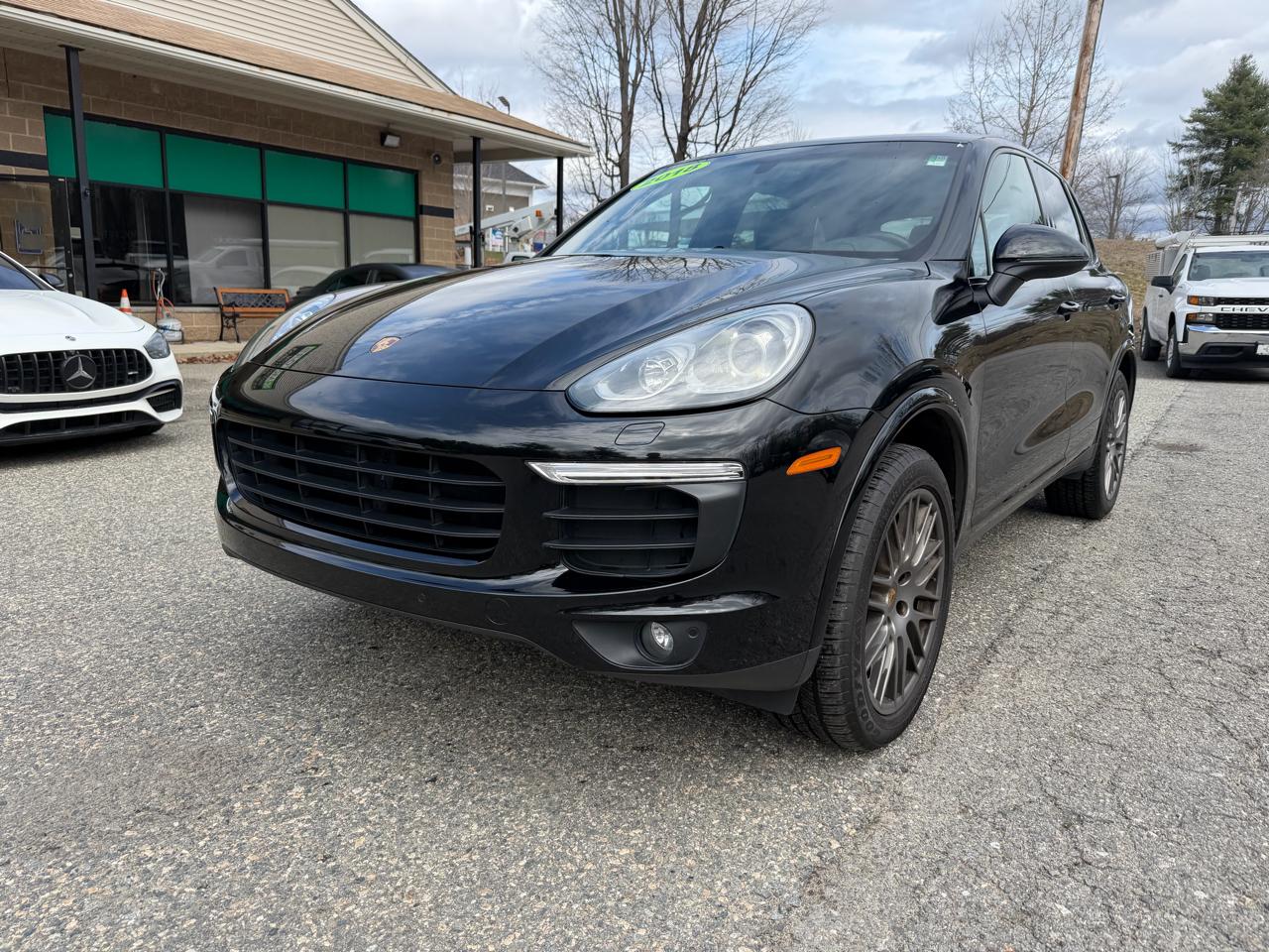 View vehicle photo 2