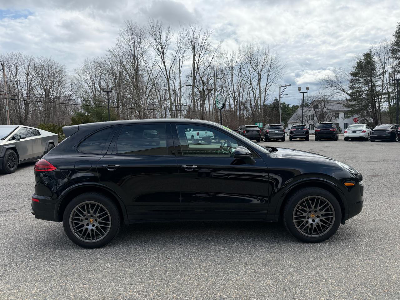 View vehicle photo 4