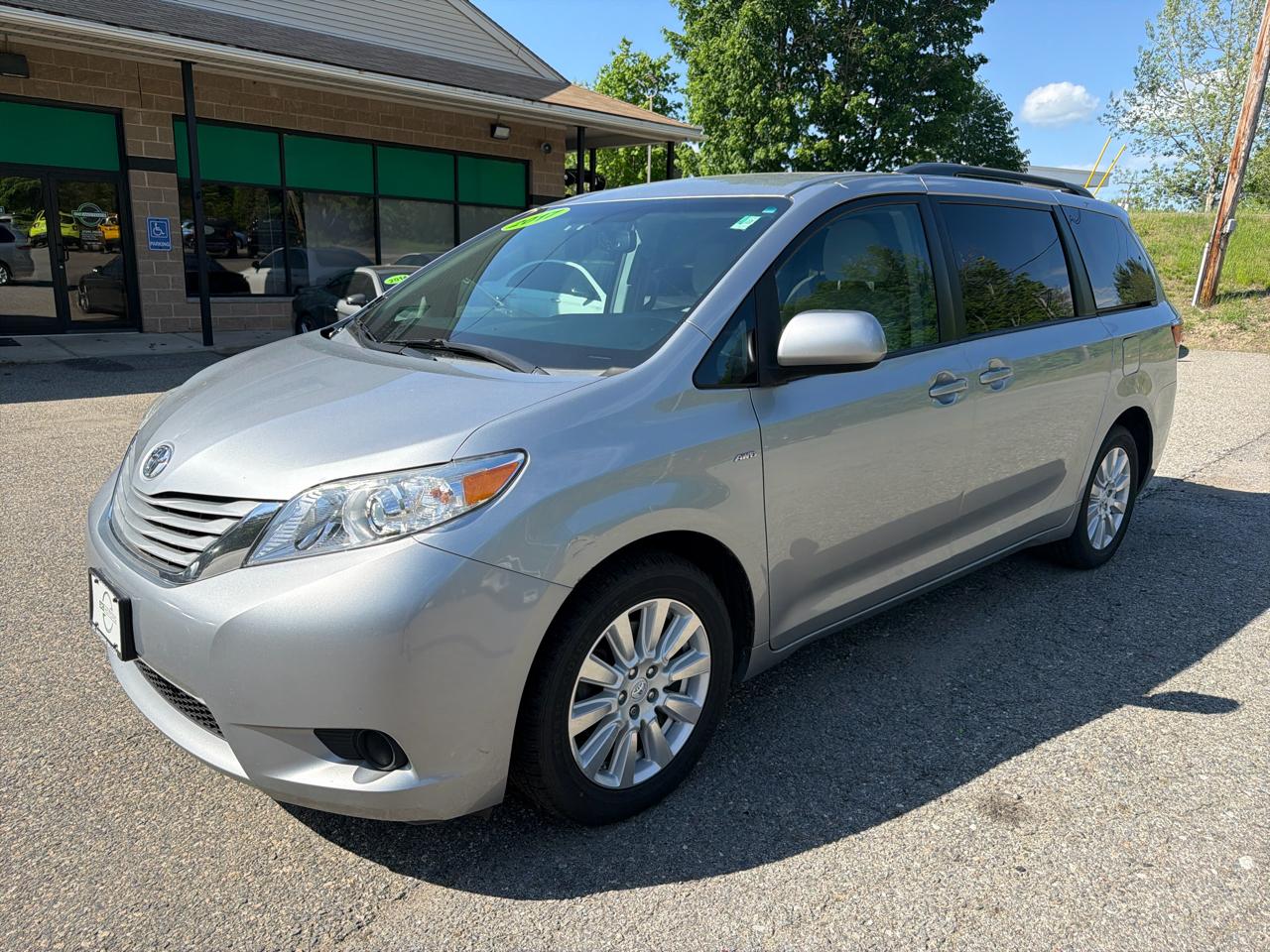 Toyota Sienna LE AWD 7-Passenger (Natl) 2017