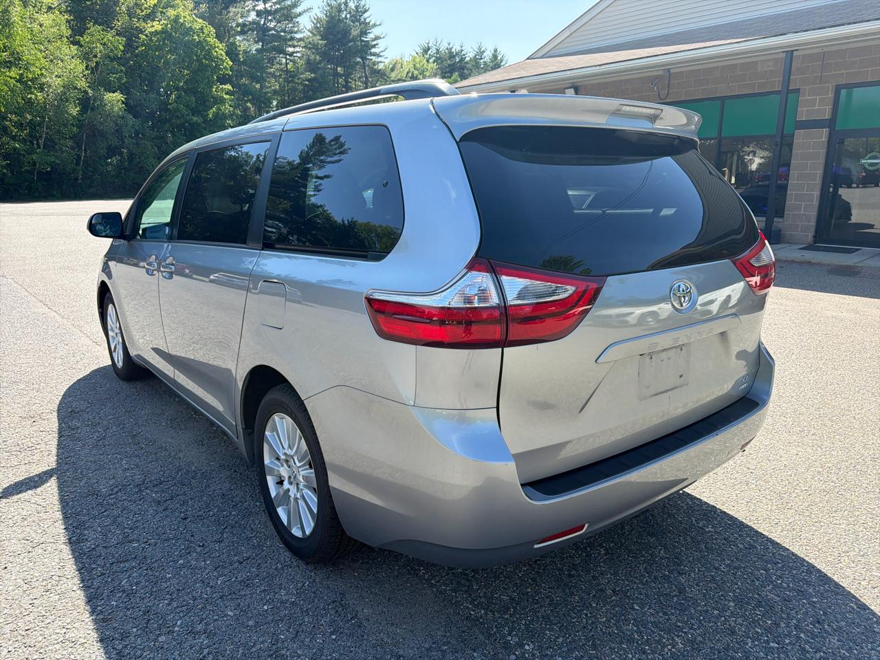 Toyota Sienna LE AWD 7-Passenger (Natl) 2017