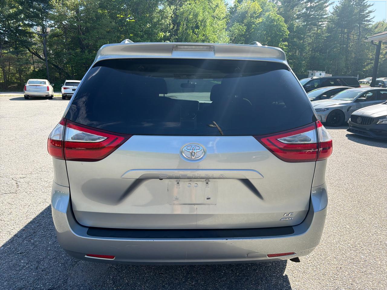 Toyota Sienna LE AWD 7-Passenger (Natl) 2017