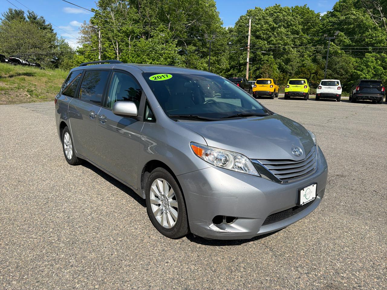 Toyota Sienna LE AWD 7-Passenger (Natl) 2017