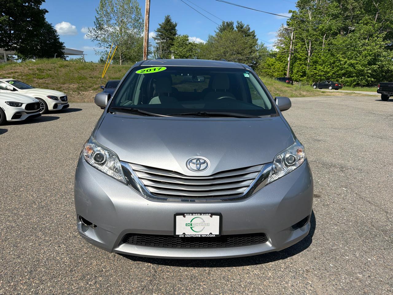 Toyota Sienna LE AWD 7-Passenger (Natl) 2017