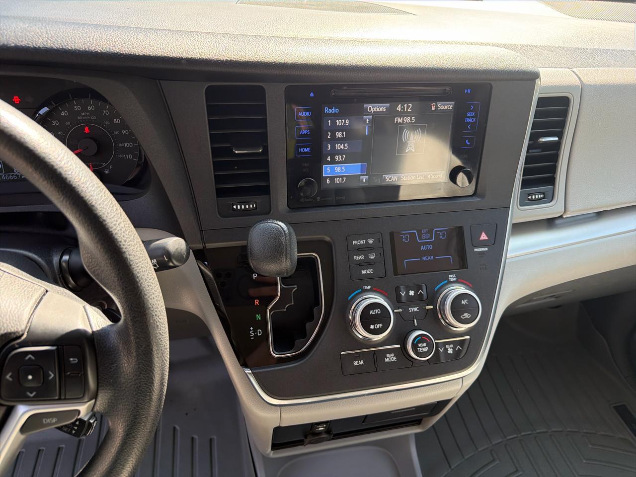 Toyota Sienna LE AWD 7-Passenger (Natl) 2017