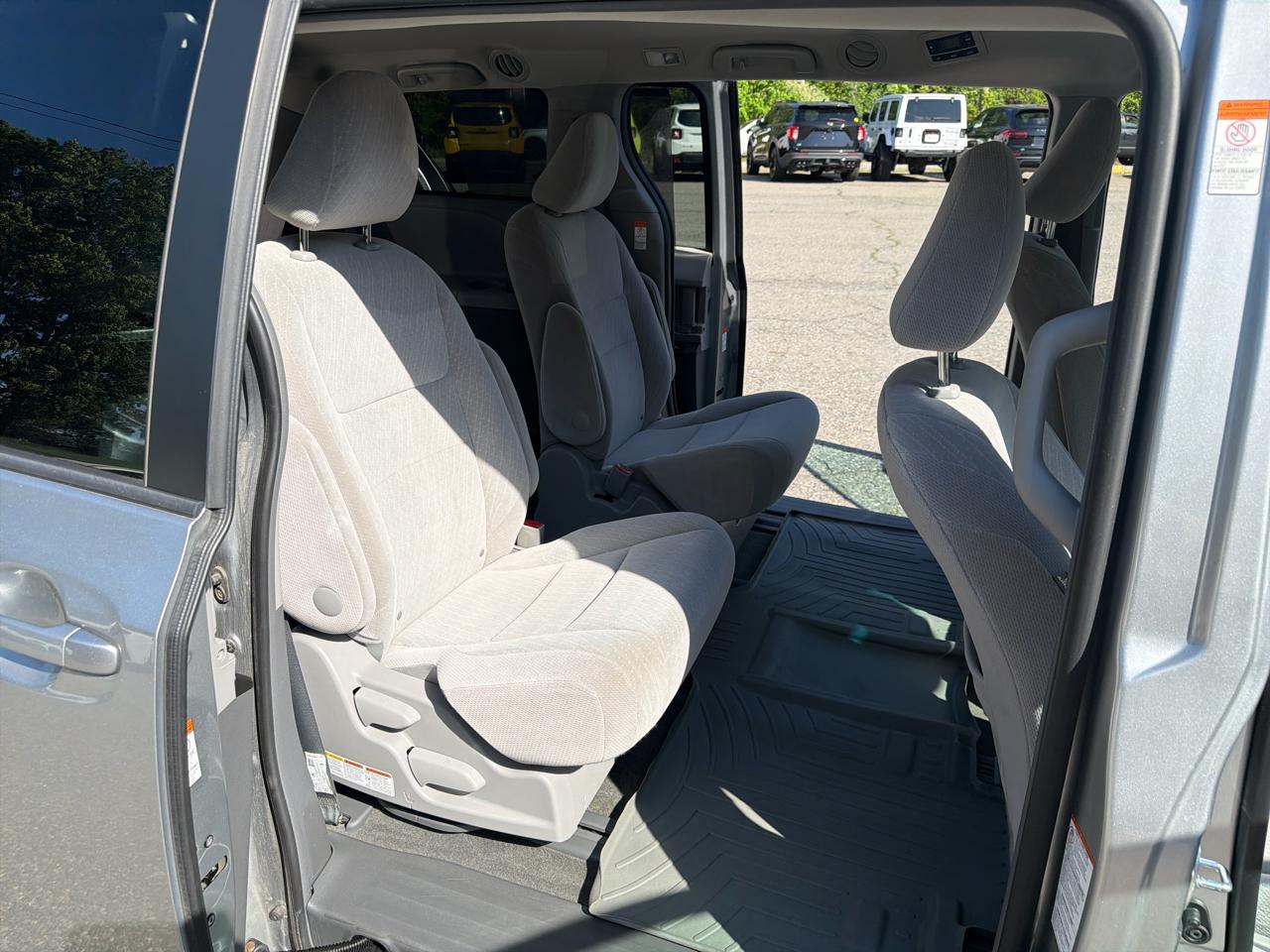 Toyota Sienna LE AWD 7-Passenger (Natl) 2017