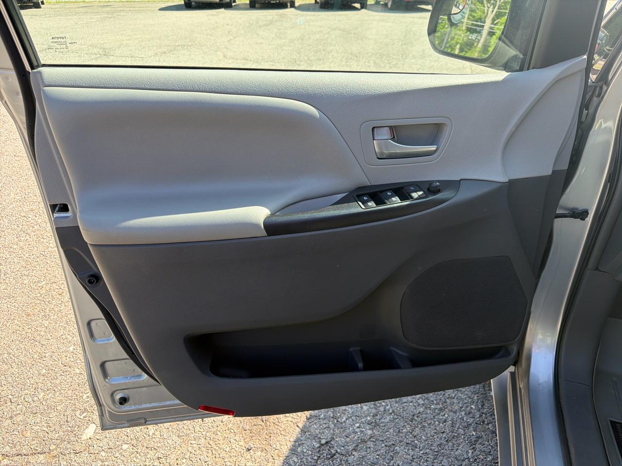 Toyota Sienna LE AWD 7-Passenger (Natl) 2017