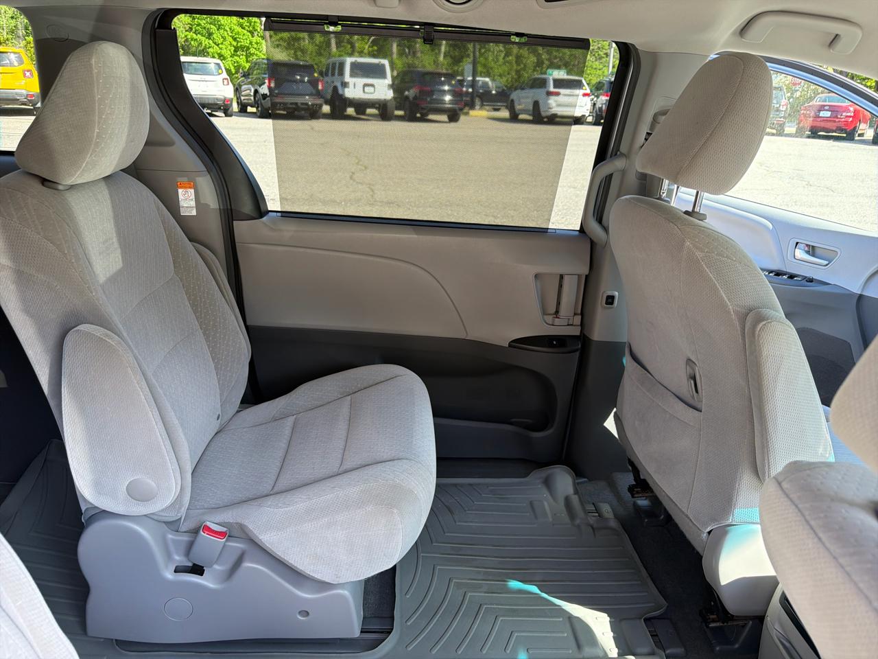 Toyota Sienna LE AWD 7-Passenger (Natl) 2017