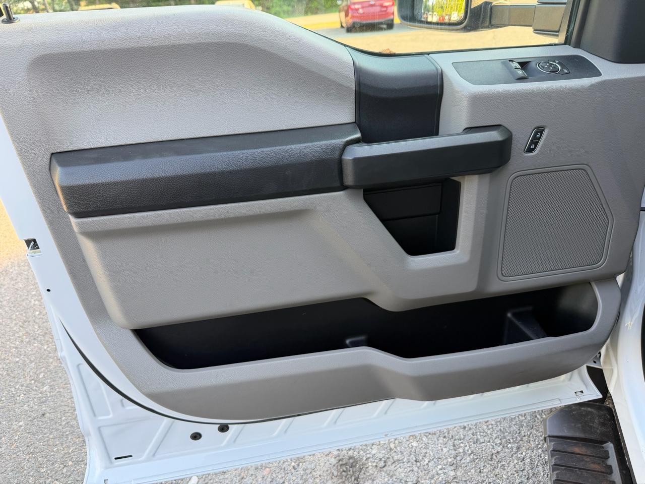 Ford Super Duty F-550 DRW XLT 4WD Reg Cab 145" WB 60" CA 2019
