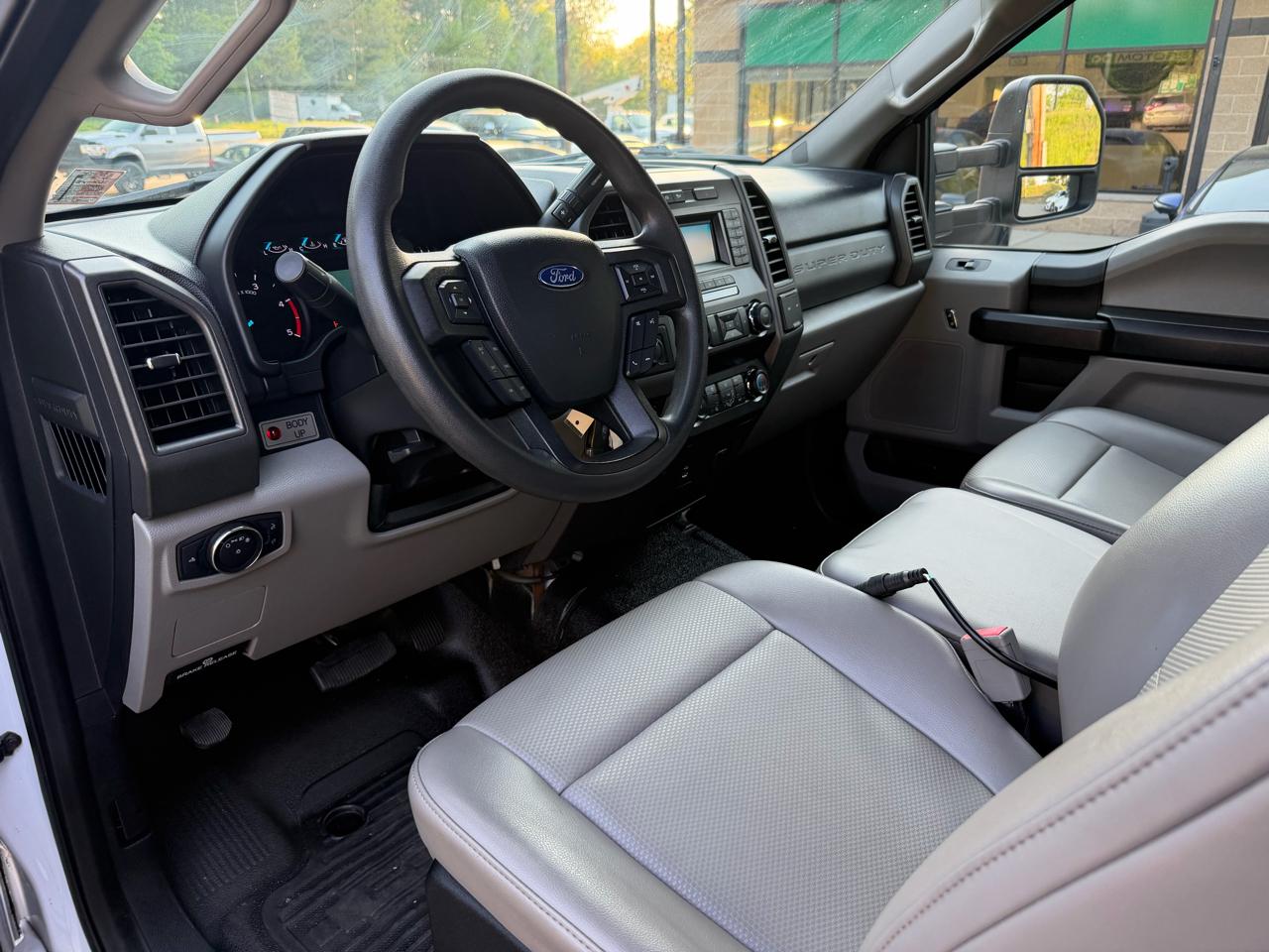 Ford Super Duty F-550 DRW XLT 4WD Reg Cab 145" WB 60" CA 2019