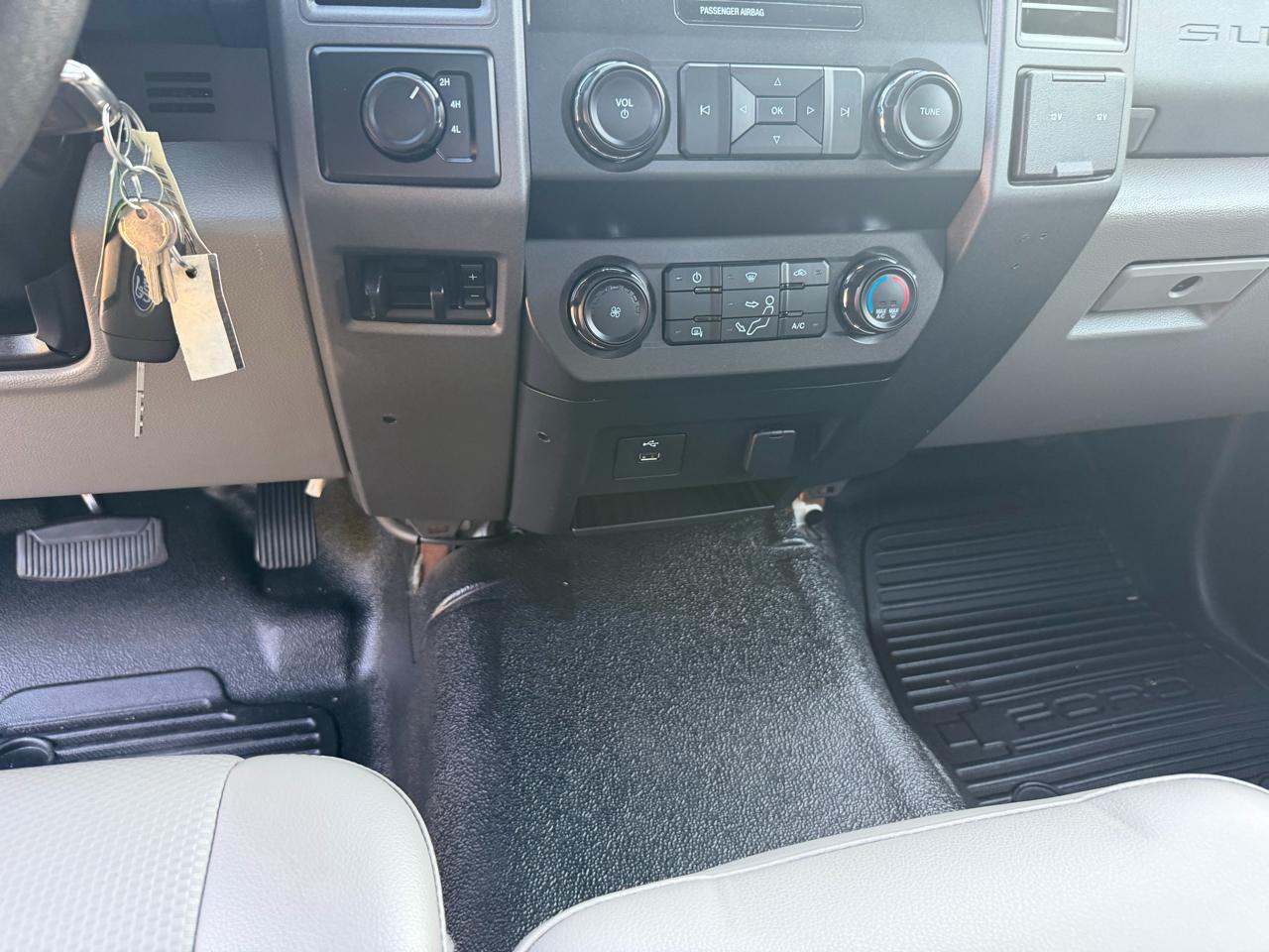 Ford Super Duty F-550 DRW XLT 4WD Reg Cab 145" WB 60" CA 2019