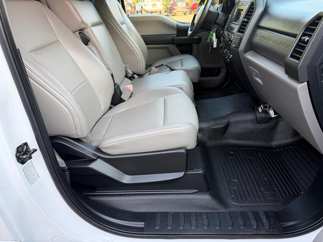 Ford Super Duty F-550 DRW XLT 4WD Reg Cab 145" WB 60" CA 2019