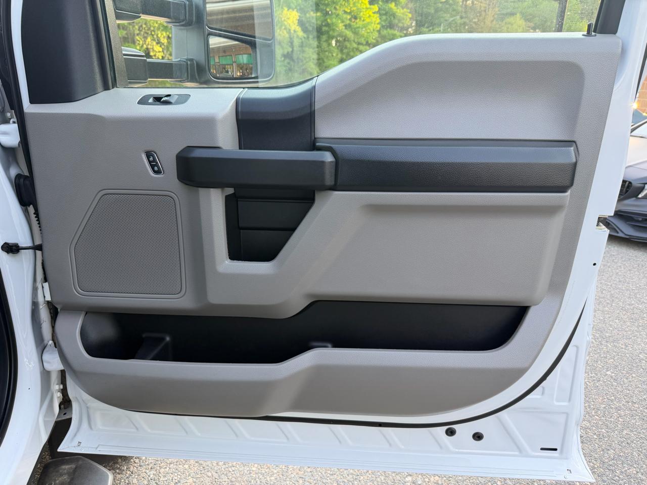 Ford Super Duty F-550 DRW XLT 4WD Reg Cab 145" WB 60" CA 2019