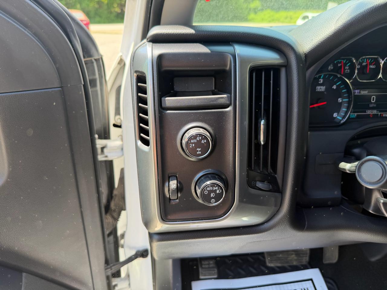 Chevrolet Silverado 1500 4WD Crew Cab 143.5" LT w/1LT 2015