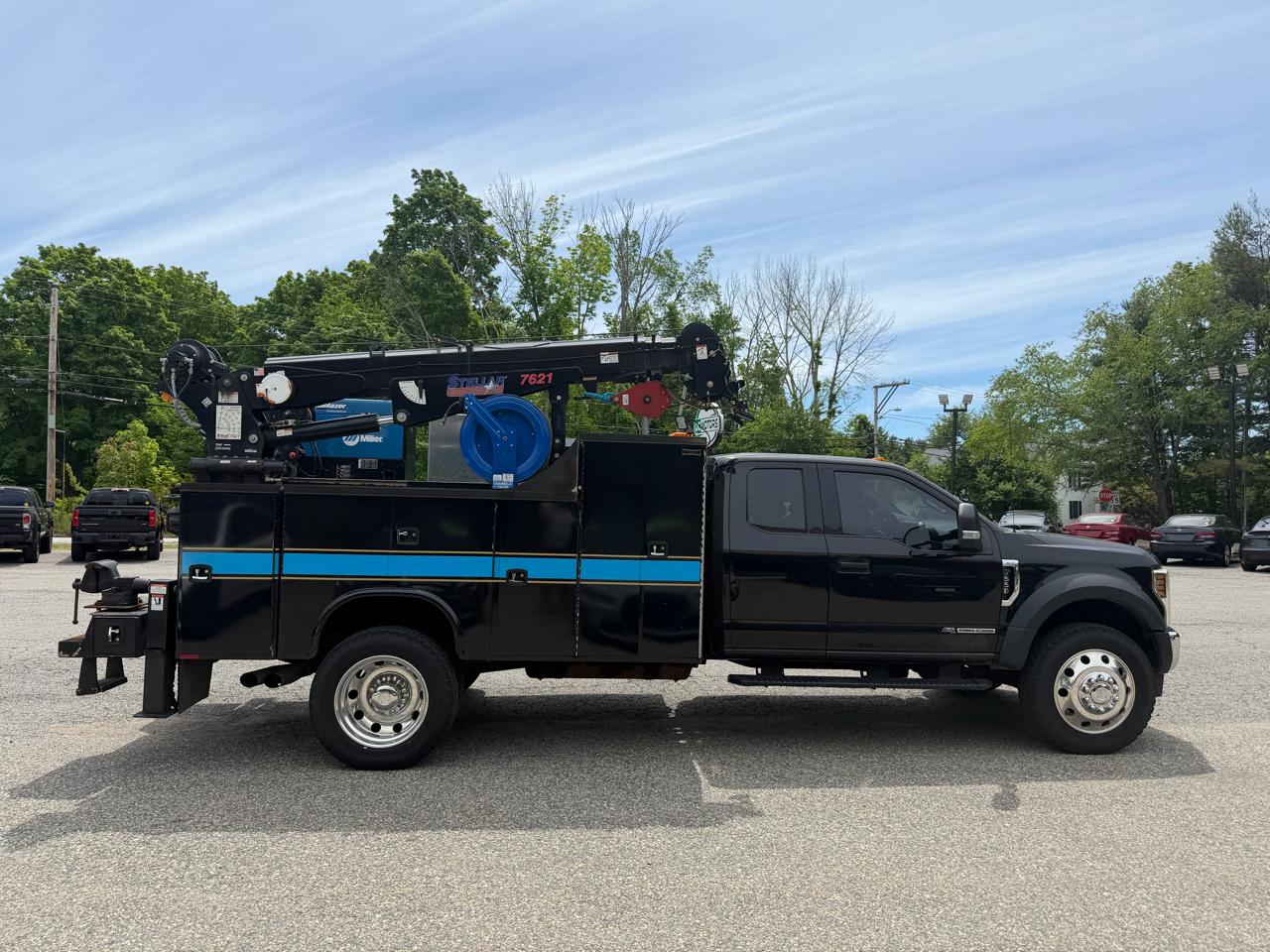 Ford Super Duty F-550 DRW Lariat 4WD SuperCab 168" WB 60" CA 2019