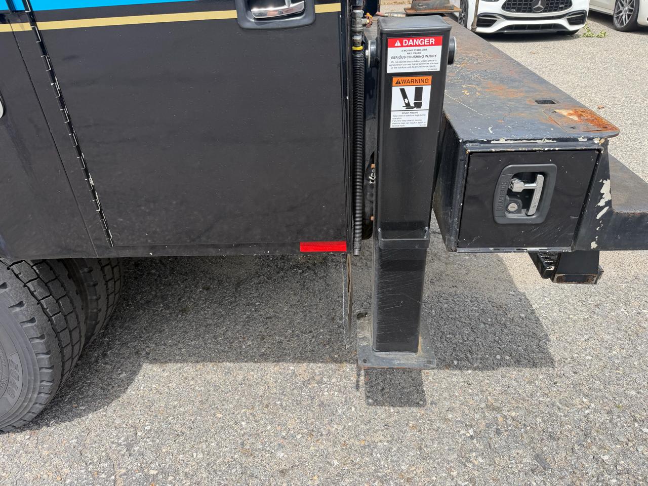 Ford Super Duty F-550 DRW Lariat 4WD SuperCab 168" WB 60" CA 2019