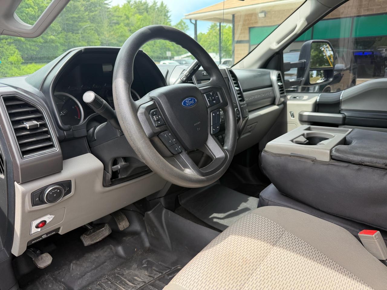 Ford Super Duty F-550 DRW Lariat 4WD SuperCab 168" WB 60" CA 2019