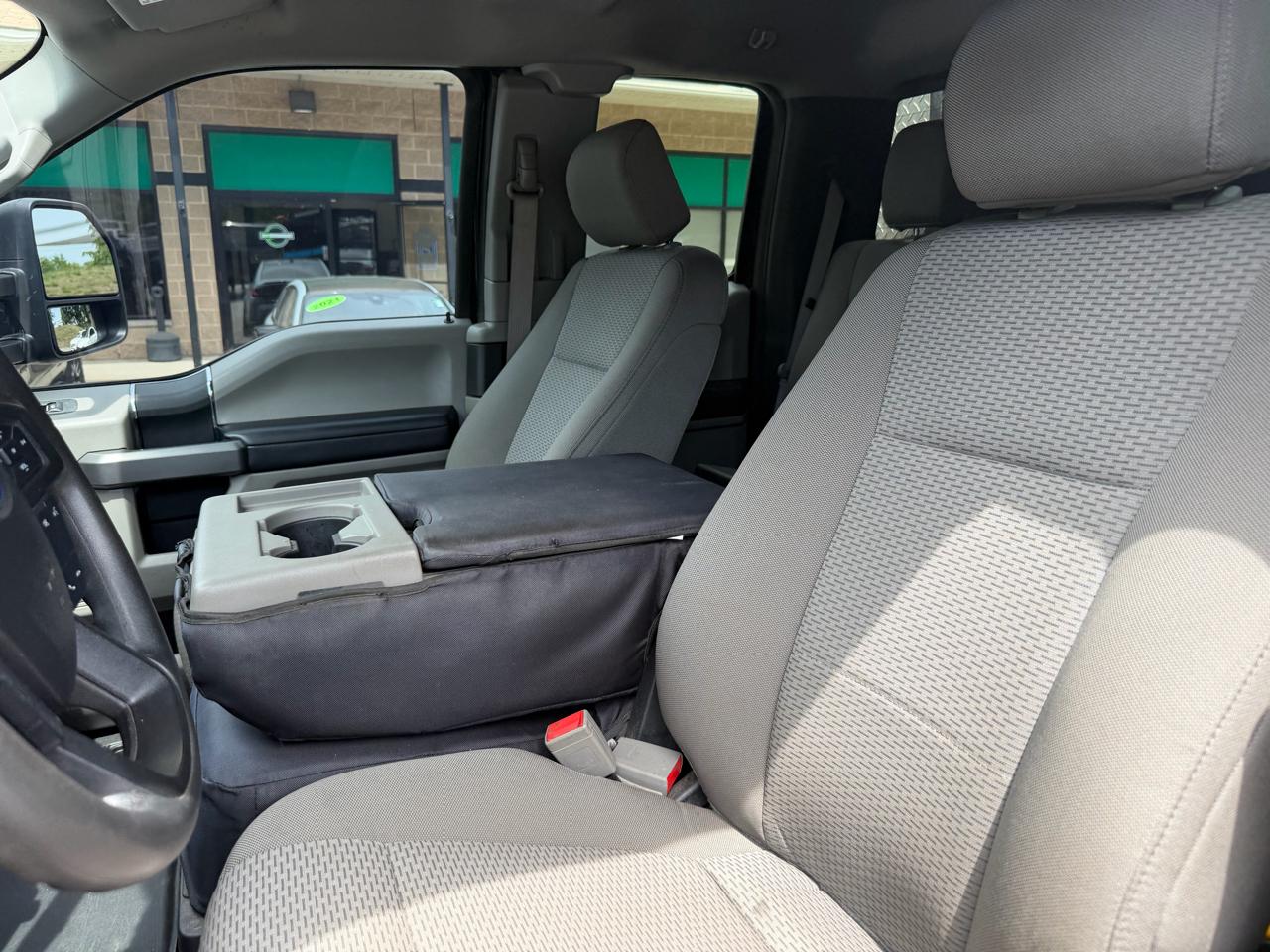 Ford Super Duty F-550 DRW Lariat 4WD SuperCab 168" WB 60" CA 2019