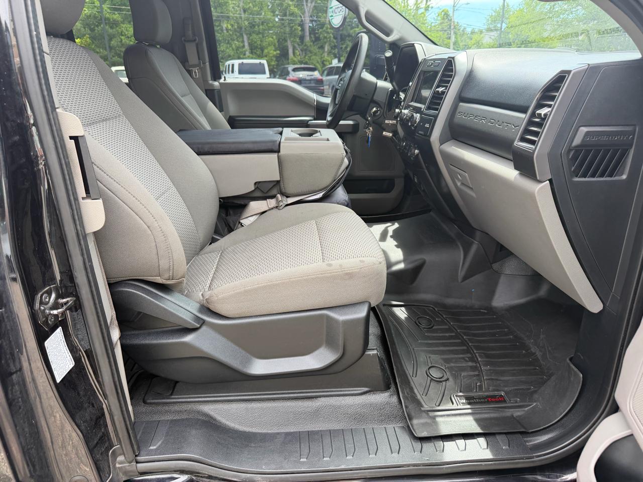 Ford Super Duty F-550 DRW Lariat 4WD SuperCab 168" WB 60" CA 2019