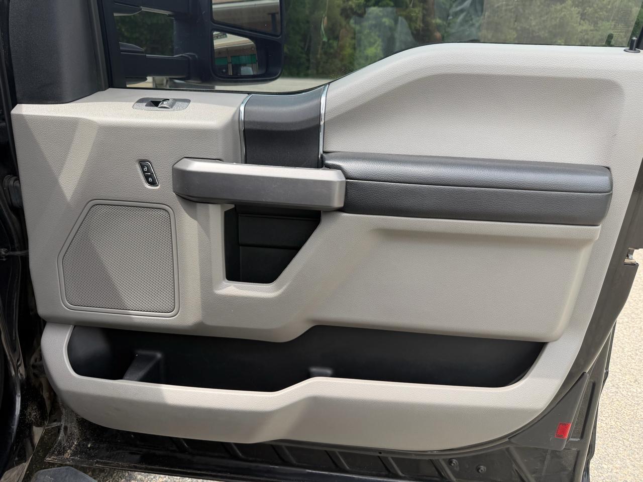 Ford Super Duty F-550 DRW Lariat 4WD SuperCab 168" WB 60" CA 2019