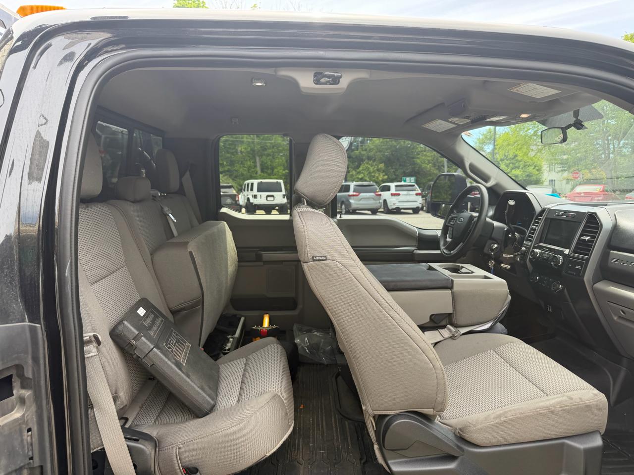 Ford Super Duty F-550 DRW Lariat 4WD SuperCab 168" WB 60" CA 2019