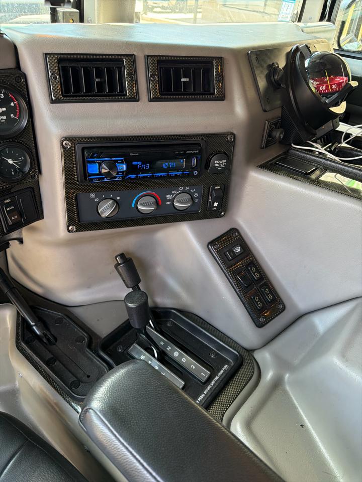AM General Hummer 4-Passenger Wgn Enclosed 1998