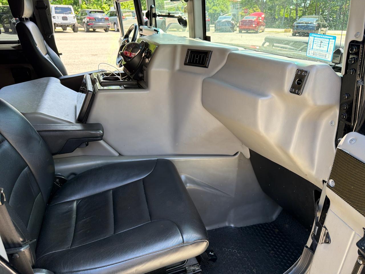 AM General Hummer 4-Passenger Wgn Enclosed 1998