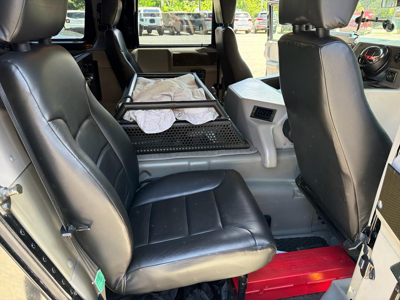 AM General Hummer 4-Passenger Wgn Enclosed 1998