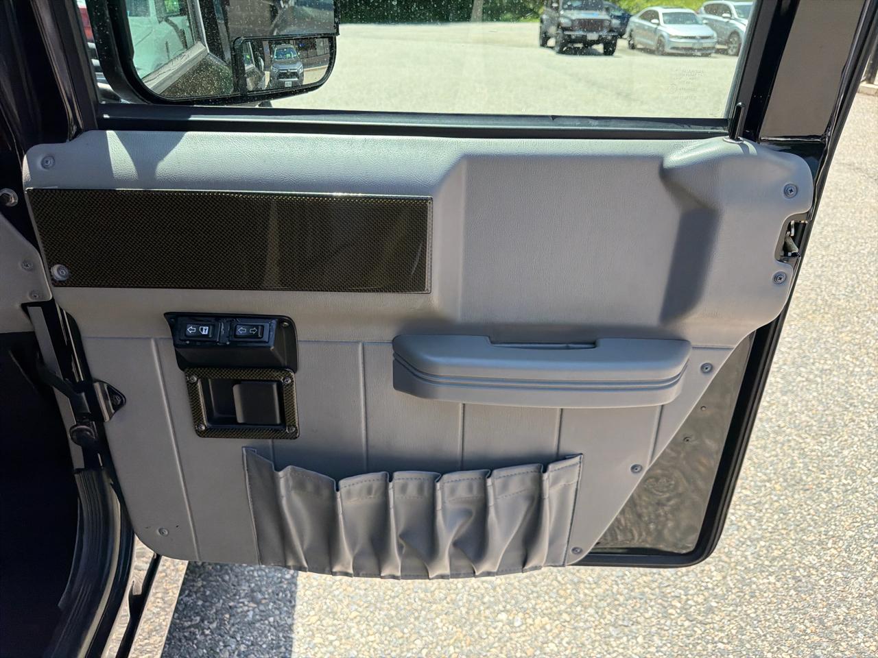 AM General Hummer 4-Passenger Wgn Enclosed 1998