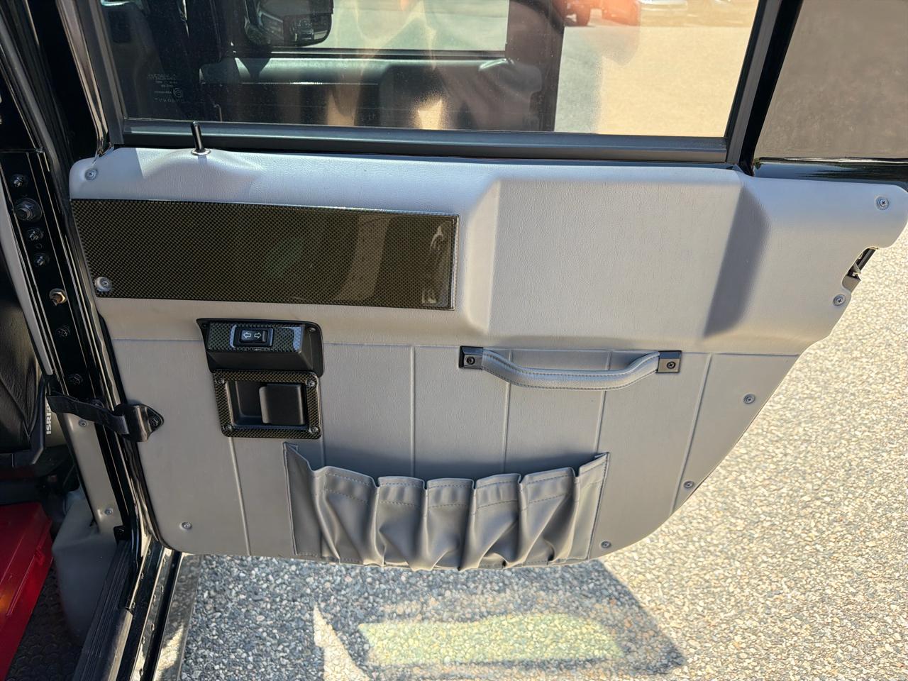 AM General Hummer 4-Passenger Wgn Enclosed 1998