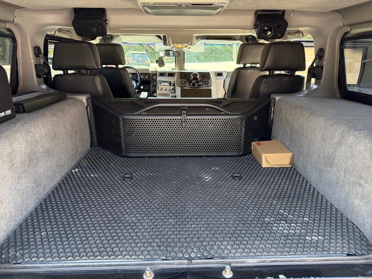 AM General Hummer 4-Passenger Wgn Enclosed 1998