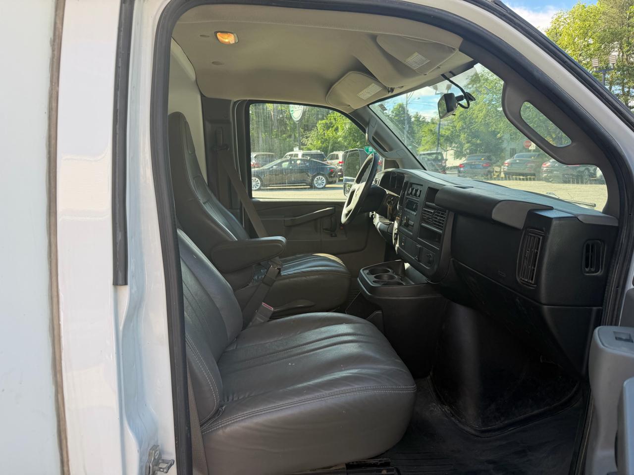 Chevrolet Express Commercial Cutaway 3500 Van 159" 2017