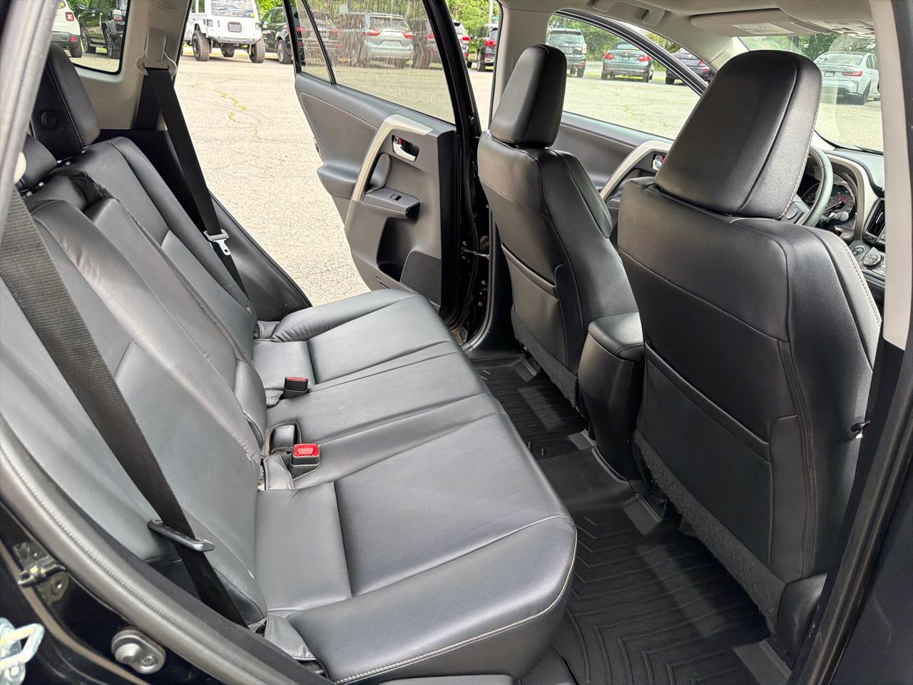Toyota RAV4 AWD 4dr Limited (Natl) 2015