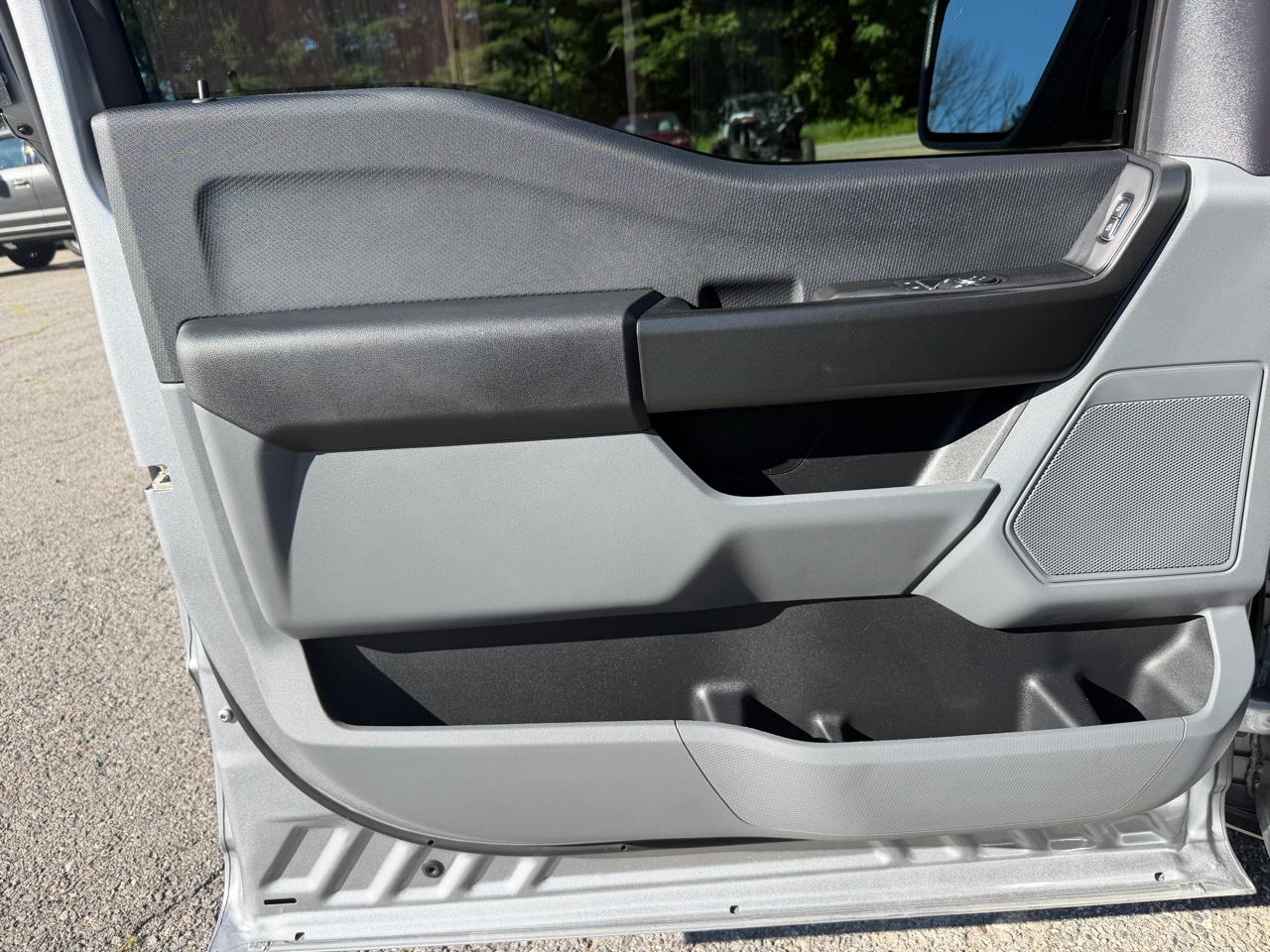 Ford F-150 Reg. Cab Short Bed 2WD 2024