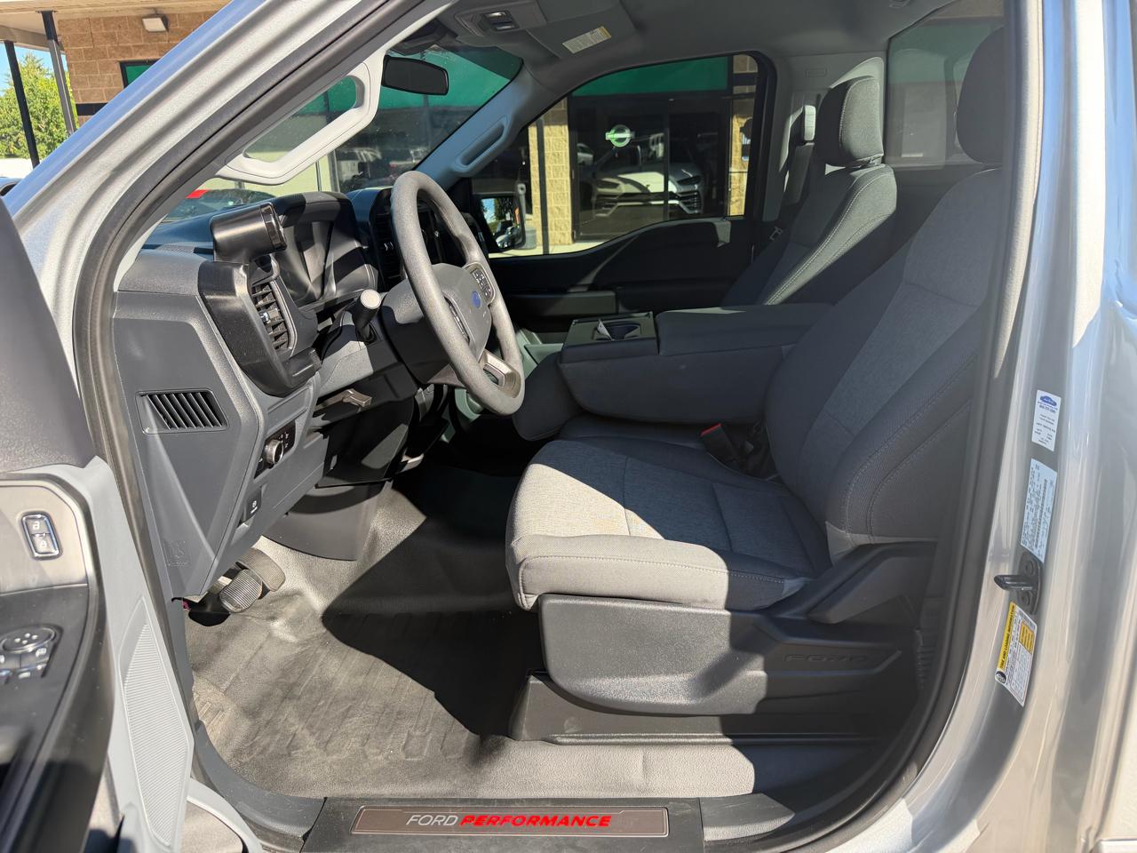 Ford F-150 Reg. Cab Short Bed 2WD 2024