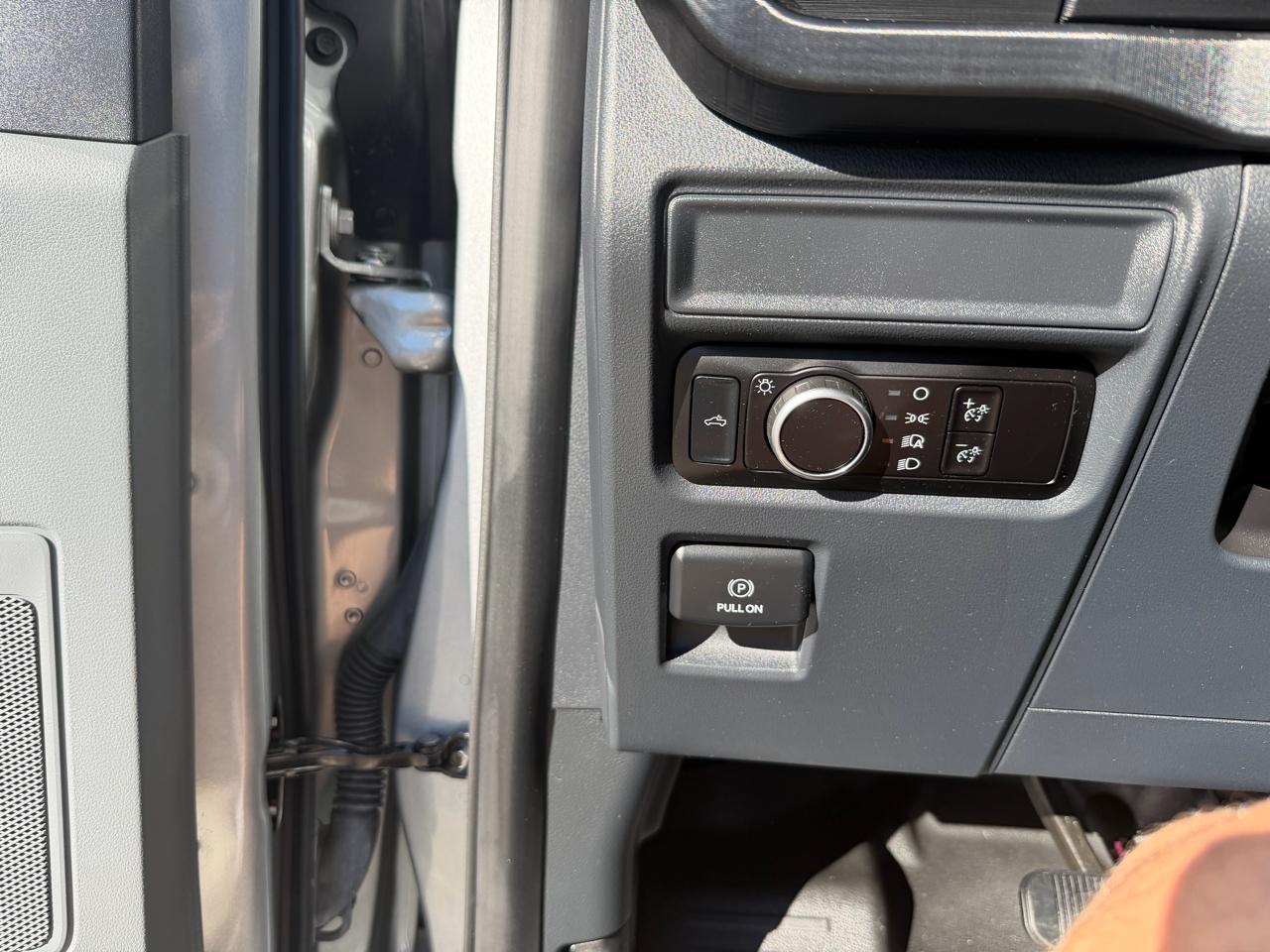 Ford F-150 Reg. Cab Short Bed 2WD 2024