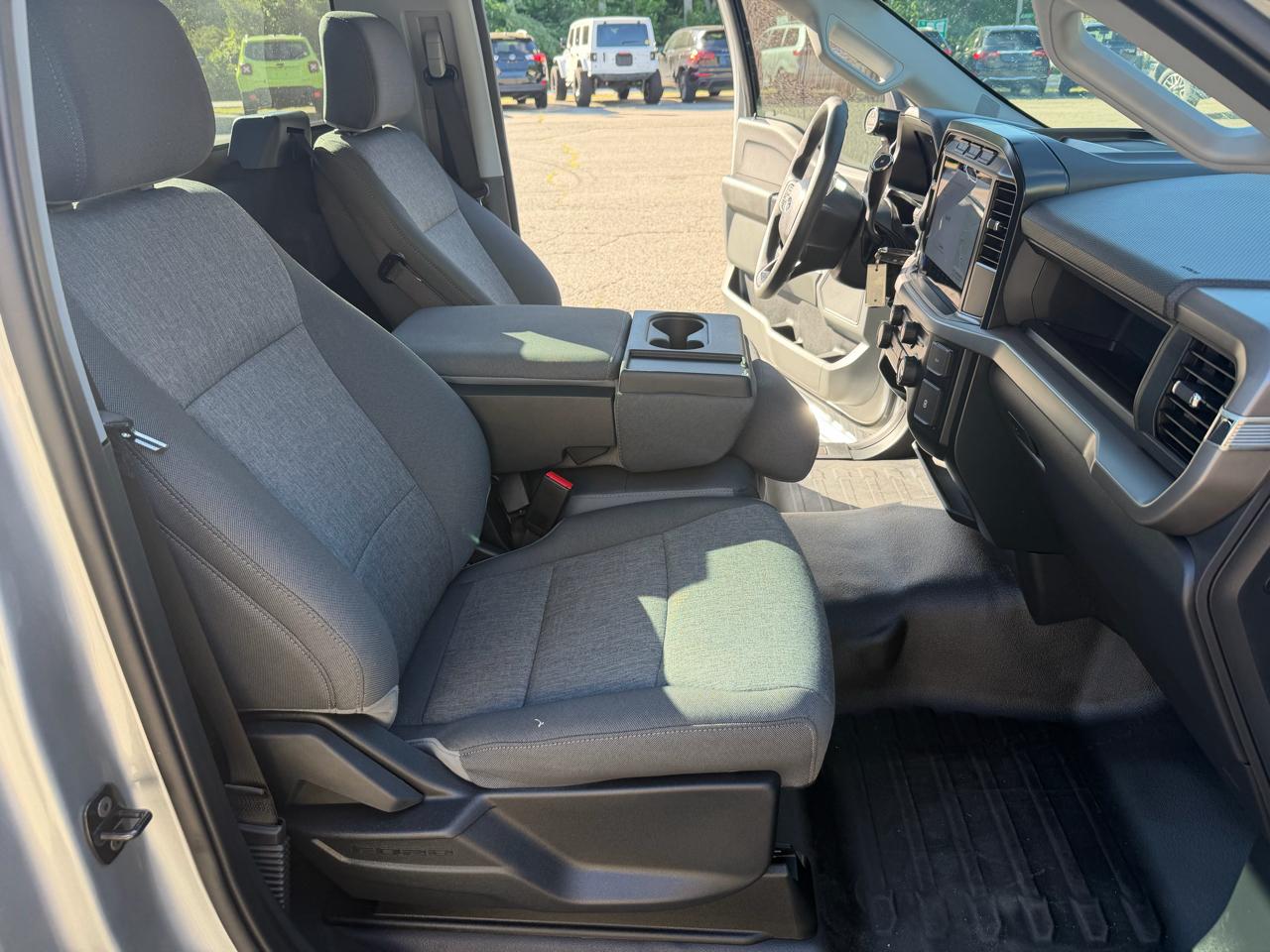 Ford F-150 Reg. Cab Short Bed 2WD 2024