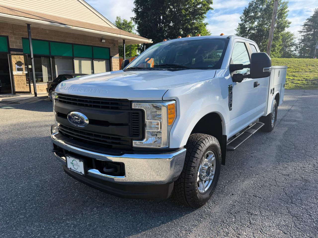 Ford Super Duty F-350 SRW XL 4WD SuperCab 8' Box 2017