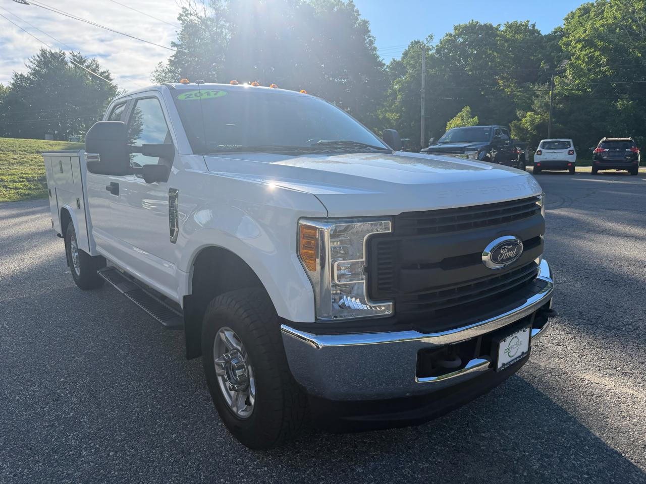 Ford Super Duty F-350 SRW XL 4WD SuperCab 8' Box 2017