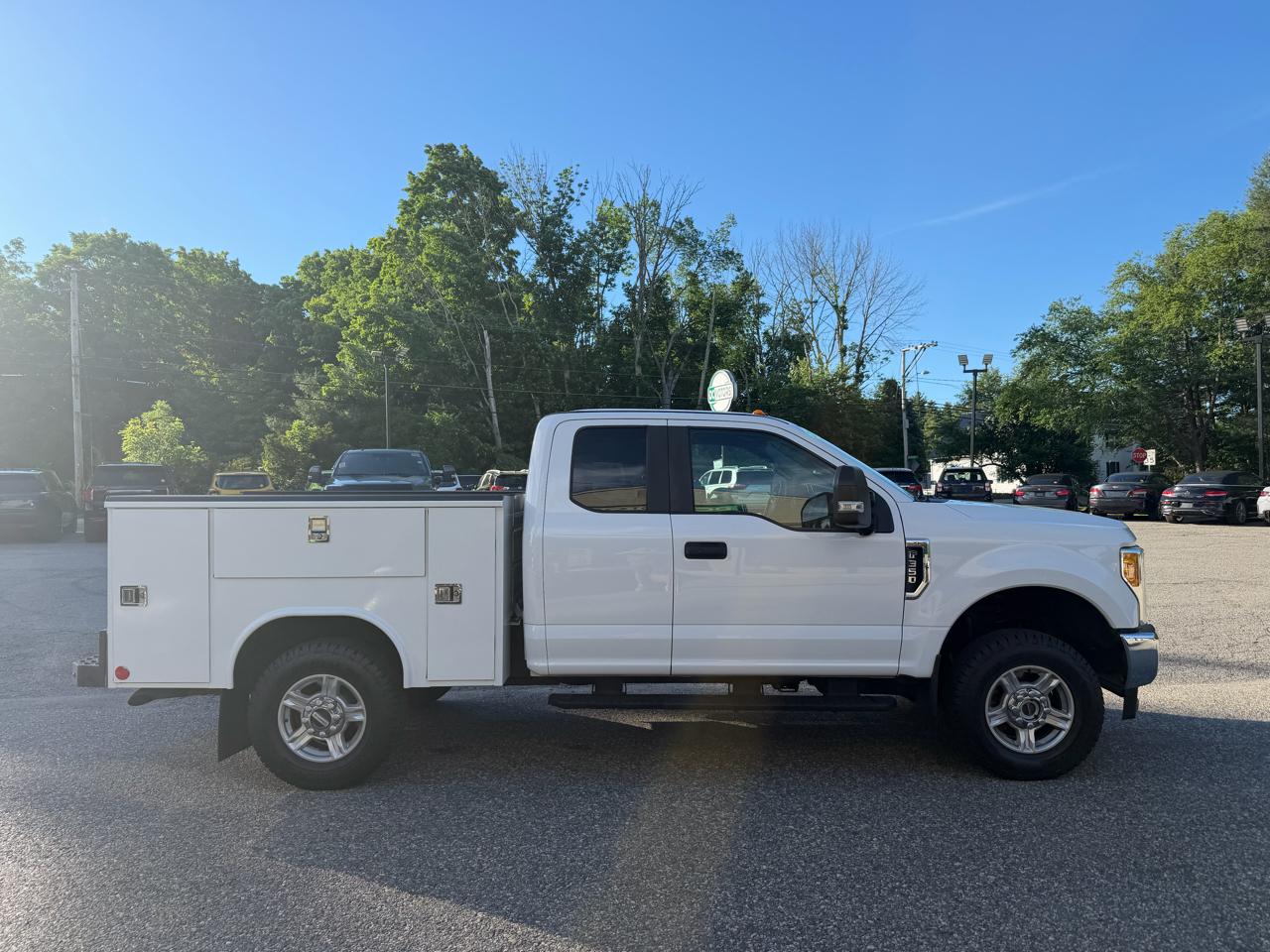 Ford Super Duty F-350 SRW XL 4WD SuperCab 8' Box 2017