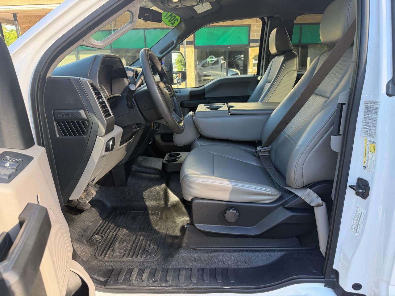 Ford Super Duty F-350 SRW XL 4WD SuperCab 8' Box 2017