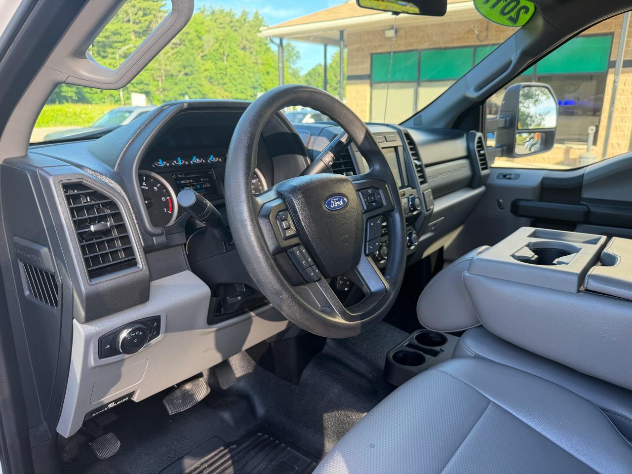 Ford Super Duty F-350 SRW XL 4WD SuperCab 8' Box 2017